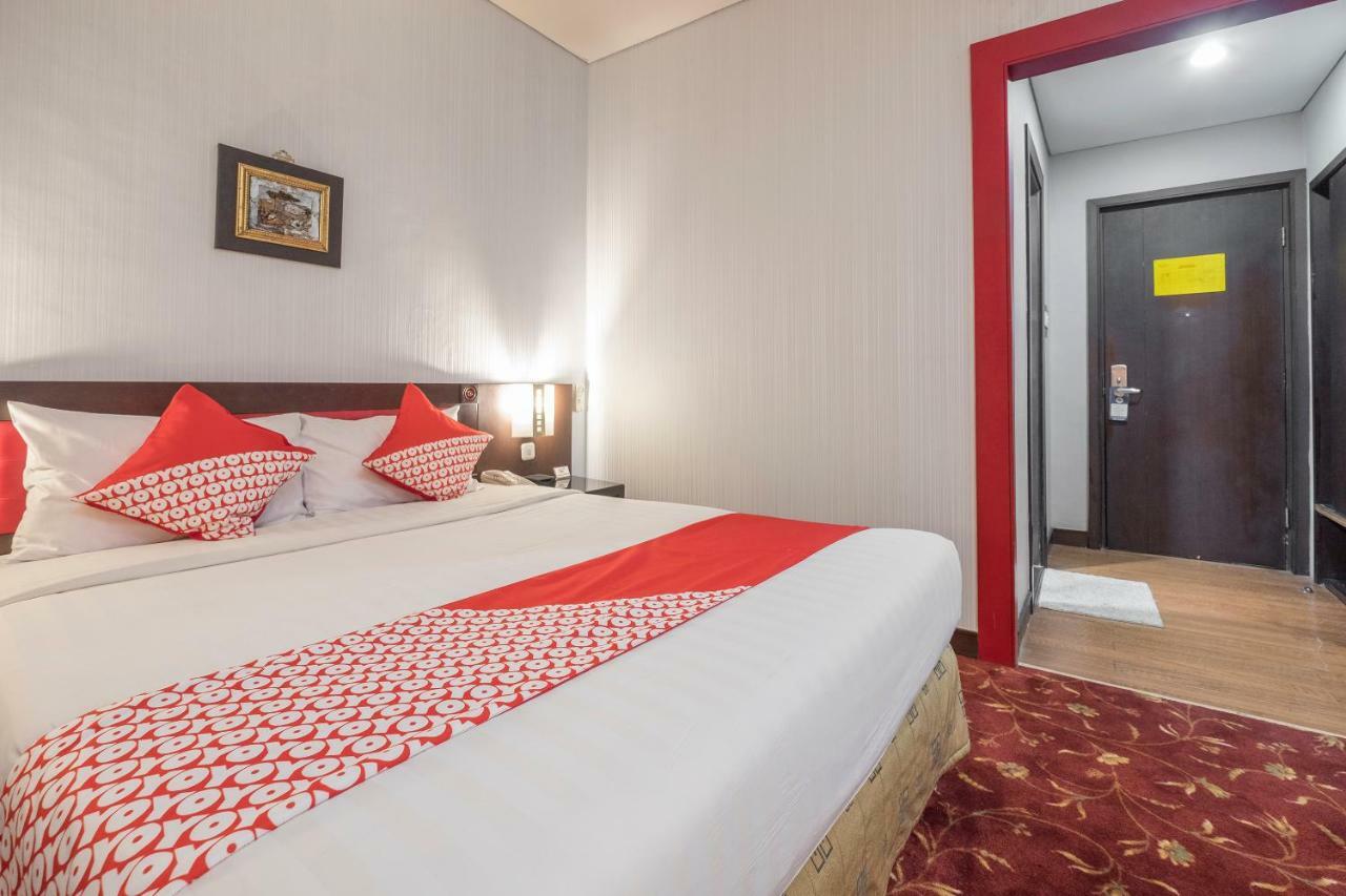 Oyo 821 Hotel Dinasti Makassar Exterior photo