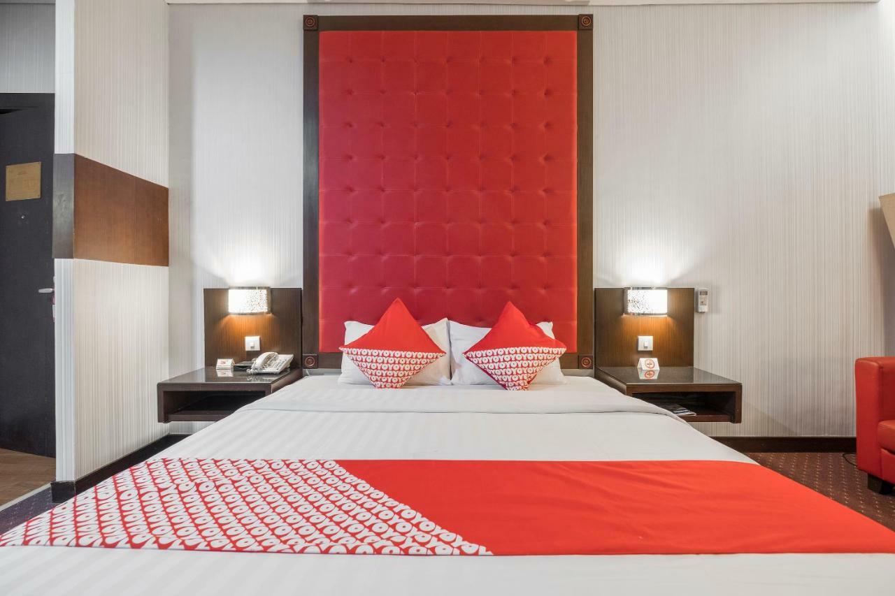 Oyo 821 Hotel Dinasti Makassar Exterior photo