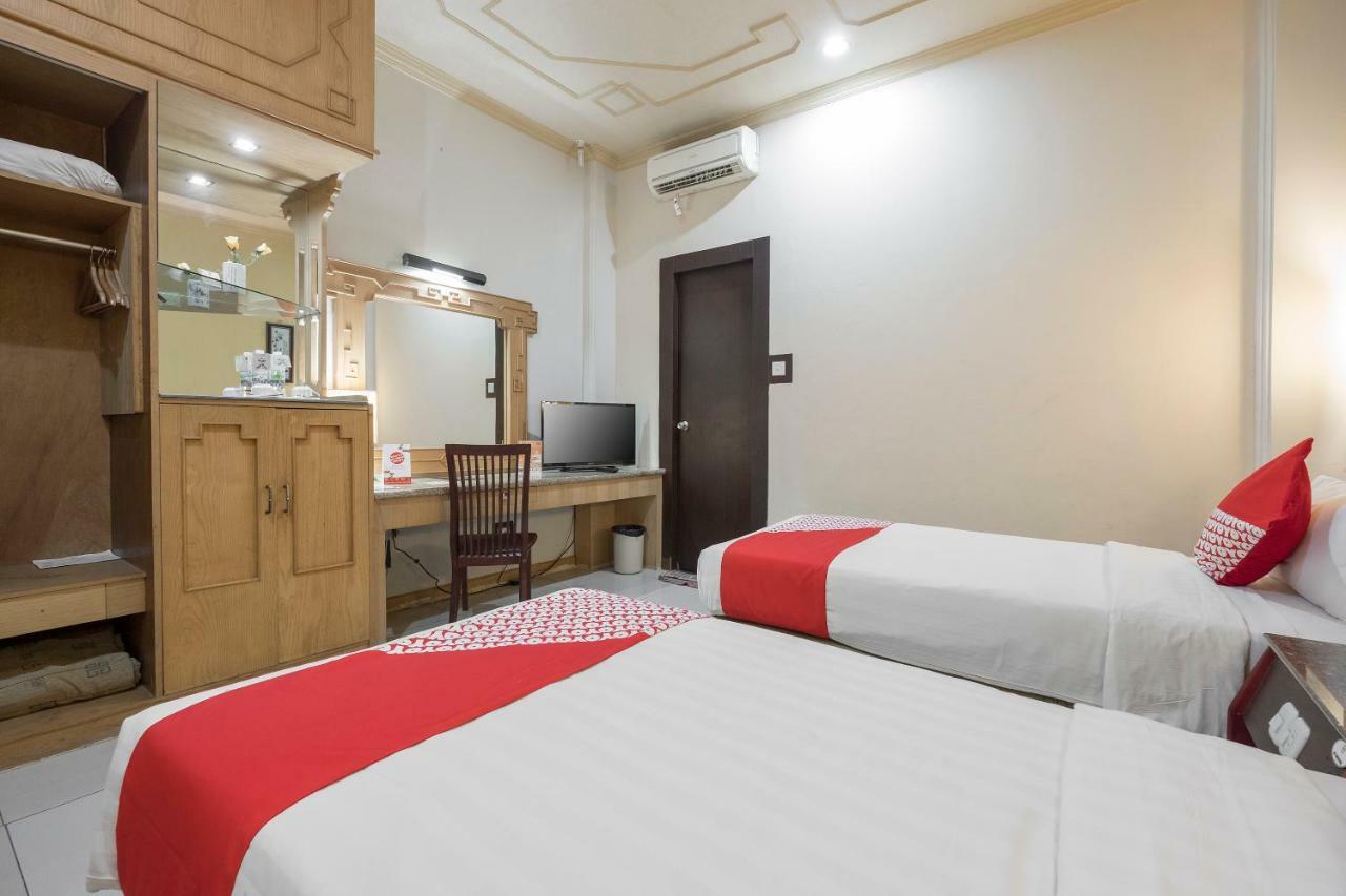 Oyo 821 Hotel Dinasti Makassar Exterior photo