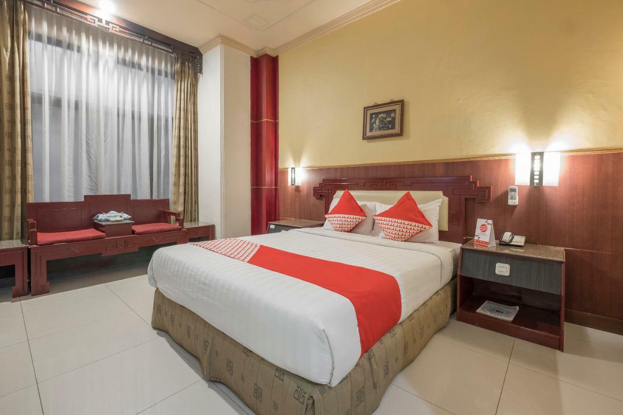 Oyo 821 Hotel Dinasti Makassar Exterior photo