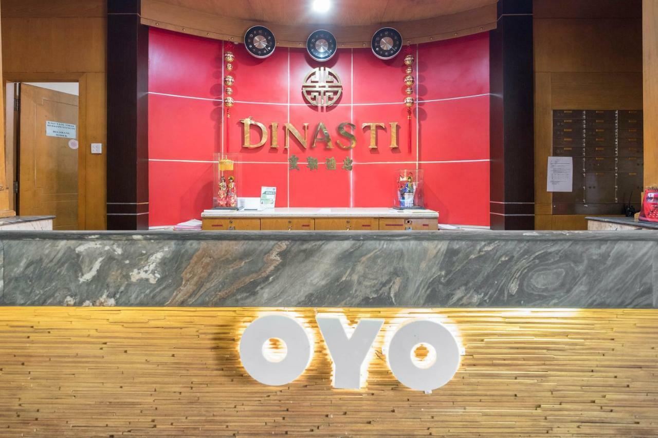 Oyo 821 Hotel Dinasti Makassar Exterior photo