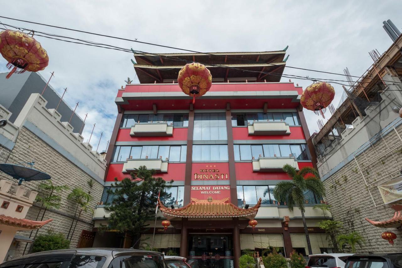 Oyo 821 Hotel Dinasti Makassar Exterior photo